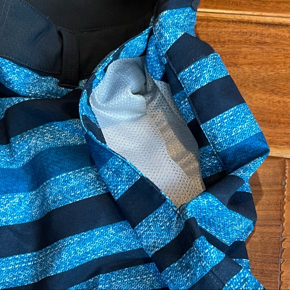 The North Face Men’s Blue Striped Drawstring Boardshorts - Picture 5 of 10